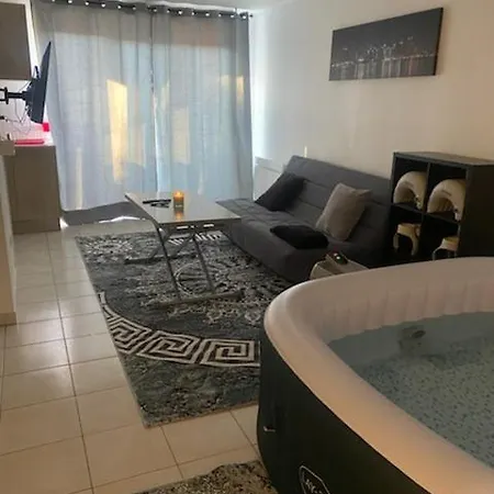 Superbe Appartement Avec Balcon Et Jaccuzzi ! Pau Exterior photo